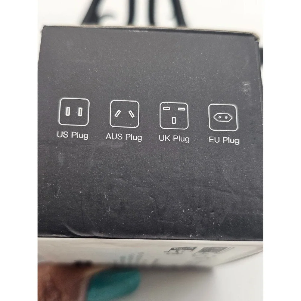 Universal Travel International Plug Adapter Power Outlet Nosanla New the Box